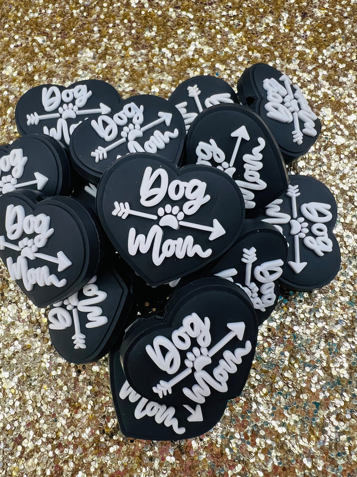 Dog Mom Heart Black Focal